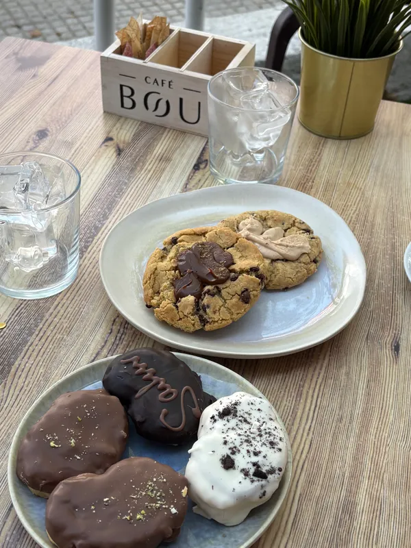 Merienda en la terraza: cookies y palmeras de chocolate